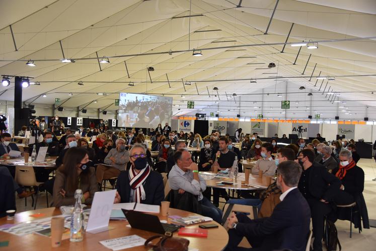 Douze ateliers collaboratifs ont eu lieu sur les thématiques des États généraux annuels de l'alimentation : Climat, Manger Local, Export, Eau, Fracture alimentaire...