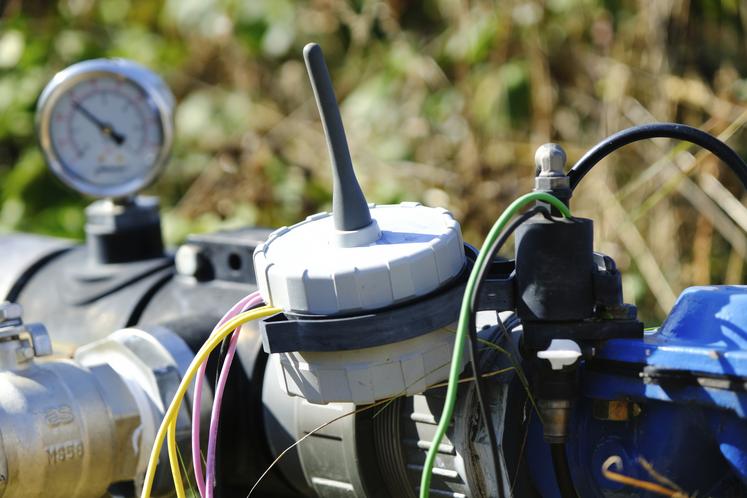 Les tronçons d'irrigation sont program­mables, avec une durée déterminée, à l'aide d'une télécommande.
