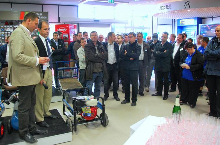 Le 4 juin, à Fresnay-le-Comte. Vincent Ortiou et Mathieu Bourgeot, tout deux directeurs généraux au groupe Lecoq, ont inauguré les nouveaux locaux de la concession.