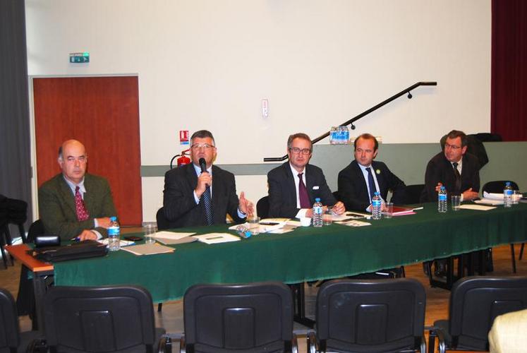 Henry de Balathier (ITB), Pierre Houdmon (ITB) Vincent Laudinat (ITB), Alexandre Pelé (CGB), Julien Ouvre (président de la sucrerie de Souppes sur Loing).