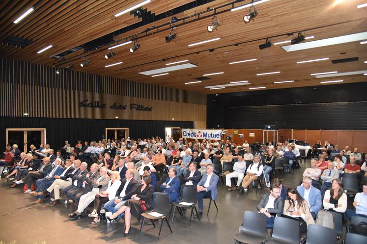 Vue d'ensemble de la salle lors de l'AG de la FDSEA 77 le 25 mai 2022 à Meaux.
