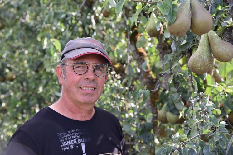 Installé depuis 1998 sur l’exploitation familiale, Jérôme Brou entame sa 22e récolte de poires loirétaines.