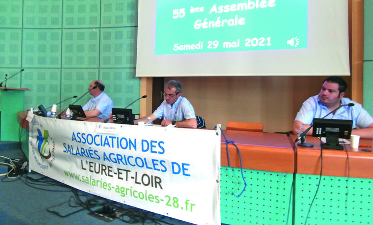 Le 29 mai, à Chartres. Daniel Bois (au c.) a présidé sa deuxième assemblée générale de l'Association des salariés agricoles de l'Eure-et-Loir.