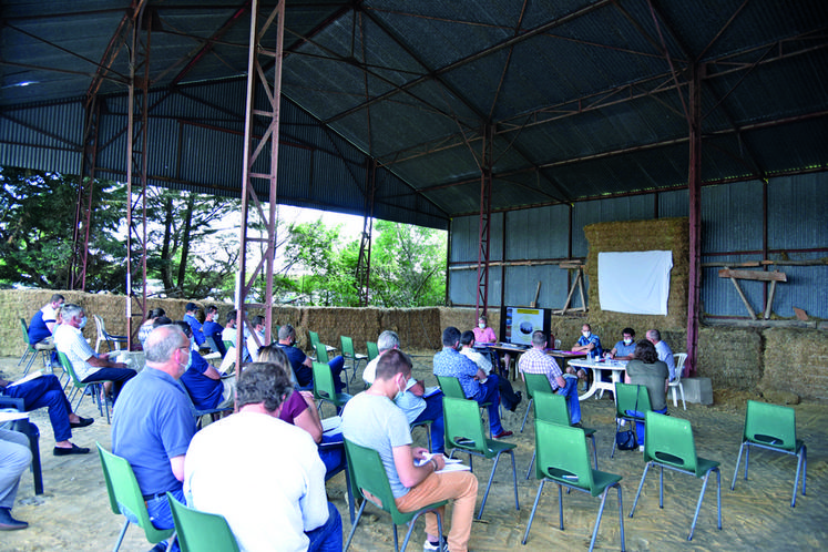 Le 8 juin, à Beauchamps-sur-Huillard. L'assemblée générale de l'Adal 45 s'est tenue sous un hangar.