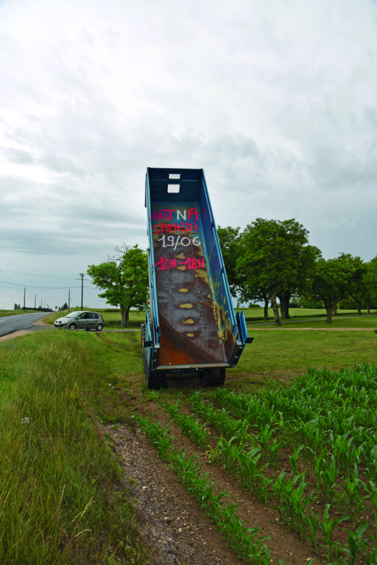 Les automobilistes ne pouvaient pas rater les portes ouvertes de l'exploitation de Basile Faucheux, à Épieds-en-Beauce.