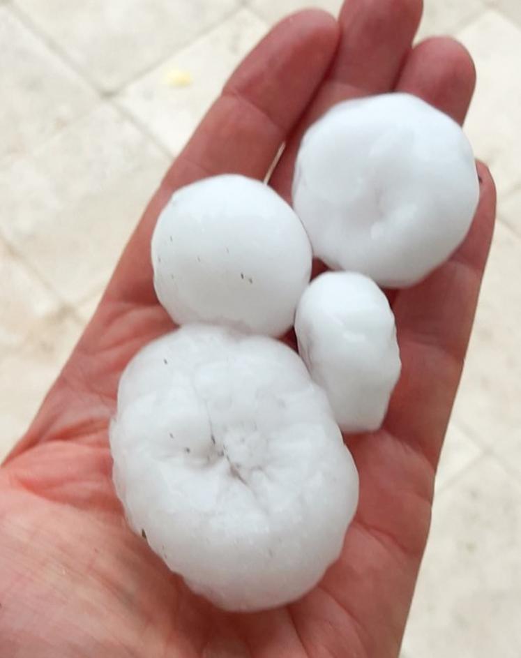 Des grêlons comme ceux-ci sont ­tombés sur certains secteurs ­euréliens.