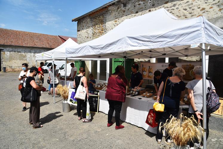 À Vaudoy-en-Brie, le 19 juin 2021. Marché à la Ferme de Gloise organisé par les JA et l'exploitant Charles Pigot.