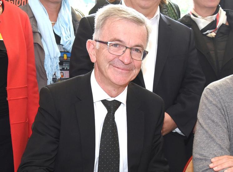 François Bonneau est sorti en tête du scrutin quadrangulaire du second tour des élections régionales avec un peu plus de 39	% des voix. (Archives)