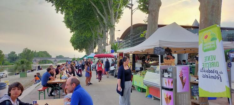 Samedi 26 juin 2021, soirée gourmande quai du Châtelet à Orléans. 