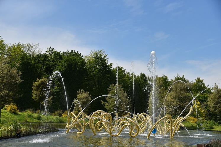 Fontaine et sculptures du château de Versailles.