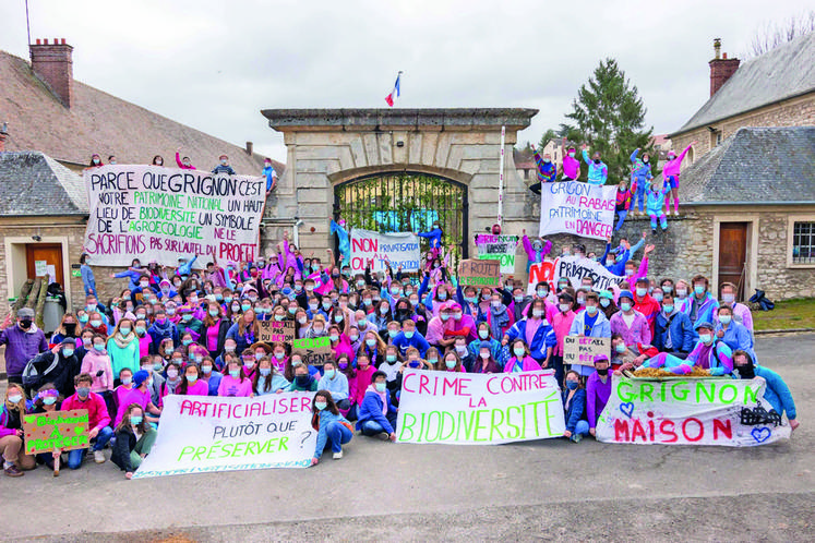 Une manifestation est organisée ce samedi à 14 heures devant le domaine de Grignon. En mars 2021, les étudiants avaient déjà manifesté et bloqué le site durant plusieurs jours.