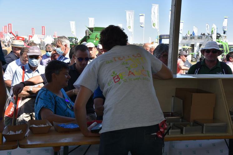 Pour la première fois, JA 45 était en charge de la restauration. Les Jeunes agriculteurs ont ainsi servi à boire et à manger durant les trois jours à des milliers de ­visiteurs.