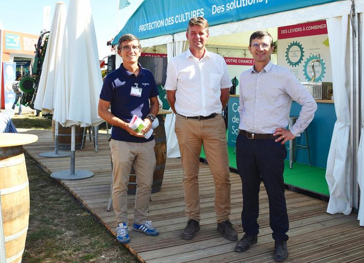 Ronan Goff, Hervé Lapie et Philippe Noyau ont présenté en détail le Contrat de solutions. Tous membres du bureau, ils étaient présents sur le stand dédié.