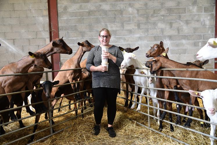 À Saint-Nom-la-Bretèche (Yvelines), le 9 septembre 2021. Manon Moignier a pu démarrer son élevage de chèvres et sa ­production de glaces cet été. 