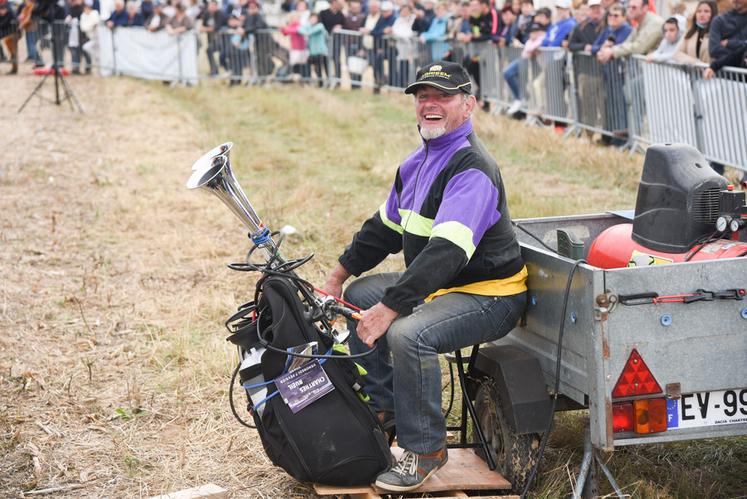 Marcel a assuré la sonorisation du moiss-batt-cross avec ses cornes de brume suralimentées.