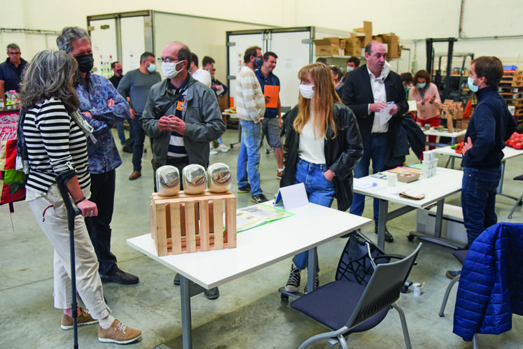 Le 20 septembre, à Chartres. Une rencontre entre clients et producteurs s'est déroulée à l'issue de l'assemblée générale de la plateforme Sur le champ	!.