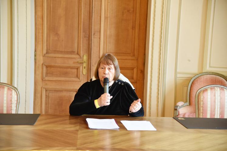Melun, samedi 2 octobre. Monique Josse a captivé son auditoire composé en partie de représentants de différentes confréries dont celle de la dive bouteille de Gaillac, mariée avec celle du brie de Melun. 