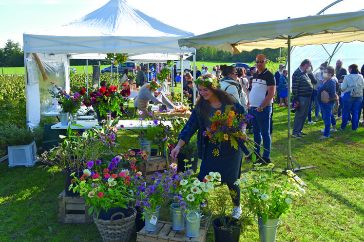 Première participation à la Balade du goût pour Champêtre-Ferme florale des bords de Seine, à La Grande-Paroisse, avec des bouquets de couleurs et de saveurs.