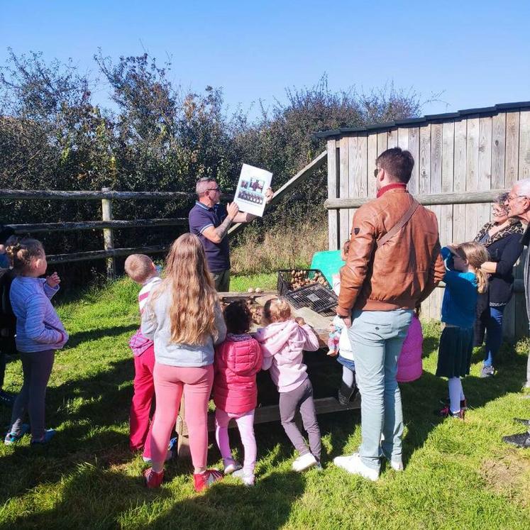 À Pamfou, découverte de l'élevage d'escargots de la famille Janic.