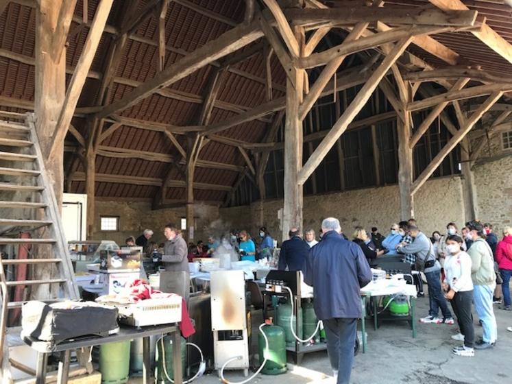 La Ferme de Fourche, à Limoges-Fourche, proposait un espace restauration et la découverte de ses élevages dont celui de ses aubracs.