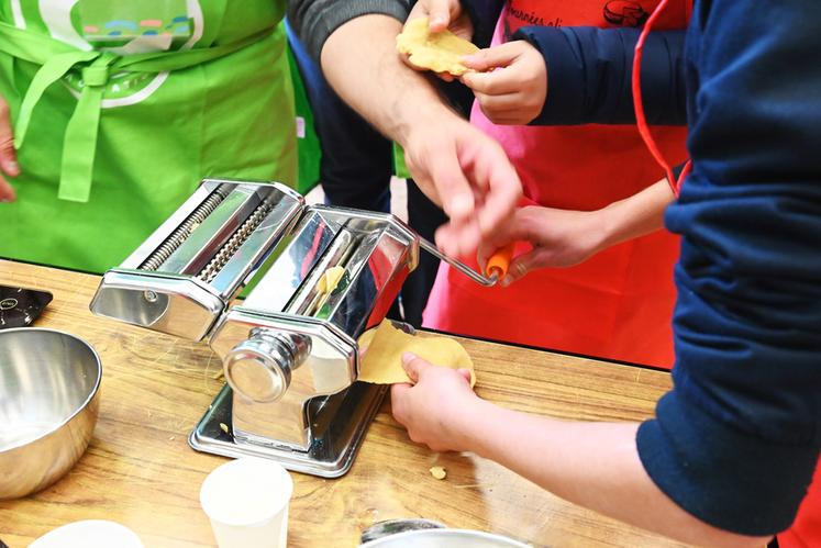 Les élèves de 6e ont appris à ­fabriquer des pâtes.