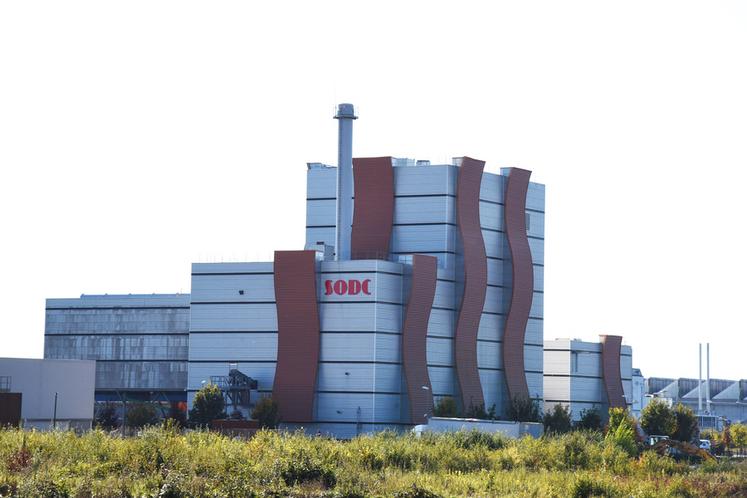 Les principaux bâtiments publics et logements collectifs raccordés sont l'hôtel du département, le théâtre, la médiathèque et les centres aquatiques. 