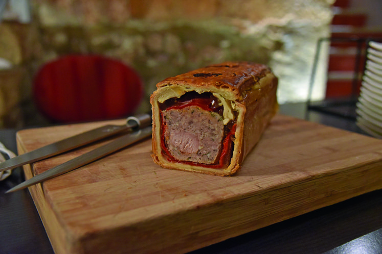 Un pâté en croûte à base de chevreau est proposé à la carte du menu des cinq restaurants partenaires.