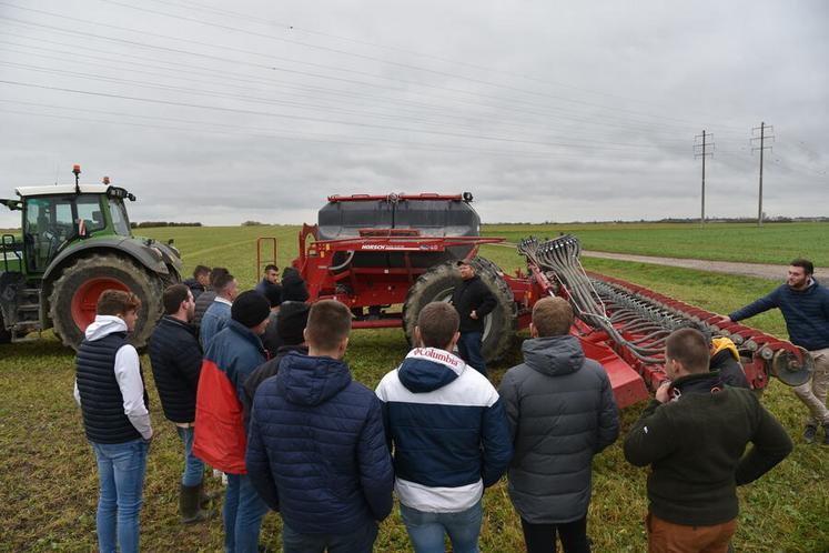 Une démonstration de semoir était au programme.