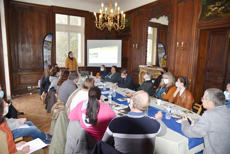 Lundi 15 novembre, aux Bréviaires (Yvelines). Le Parc naturel régional de la Haute vallée de Chevreuse a organisé une première réunion à destination de la filière équine.