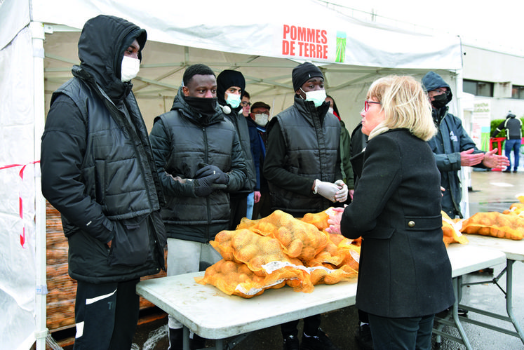 La vice-présidente de la Région en charge de l'agriculture et de l'alimentation, Valérie Lacroute, était présente lors de cette opération.