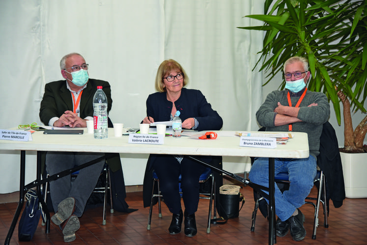 La réunion a eu lieu en présence du président de la Safer, Pierre Marcille, de la vice-présidente de la Région, Valérie Lacroute, et du président des champignonnistes, Bruno Zamblera.