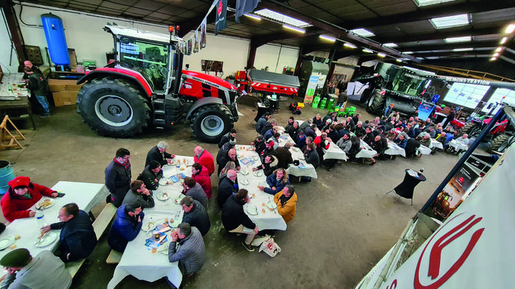 Plus de 110 personnes ont partagé un repas convivial à l'occasion des portes ouvertes des nouveaux établissements Allezy.