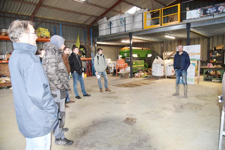Le 8 décembre à Itteville (Essonne) lors de la visite diversification chez Thierry Desforges, l'un des producteurs fondateurs d'Émile et une graine.