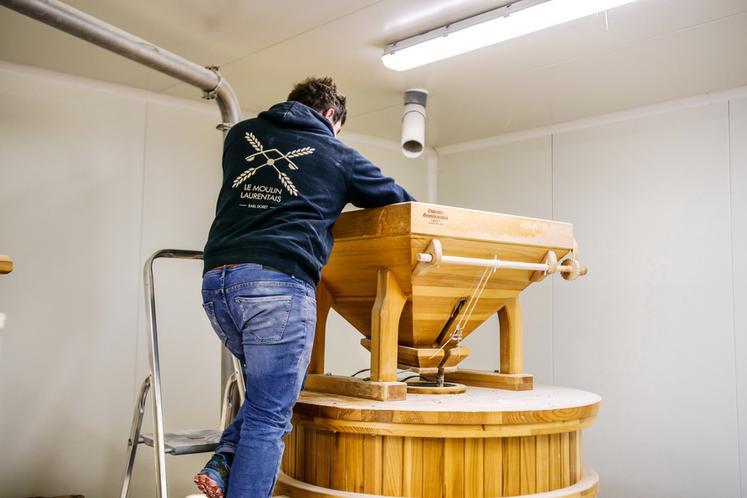 Le moulin d'Adrien tourne à plein régime pour répondre aux commandes des clients.