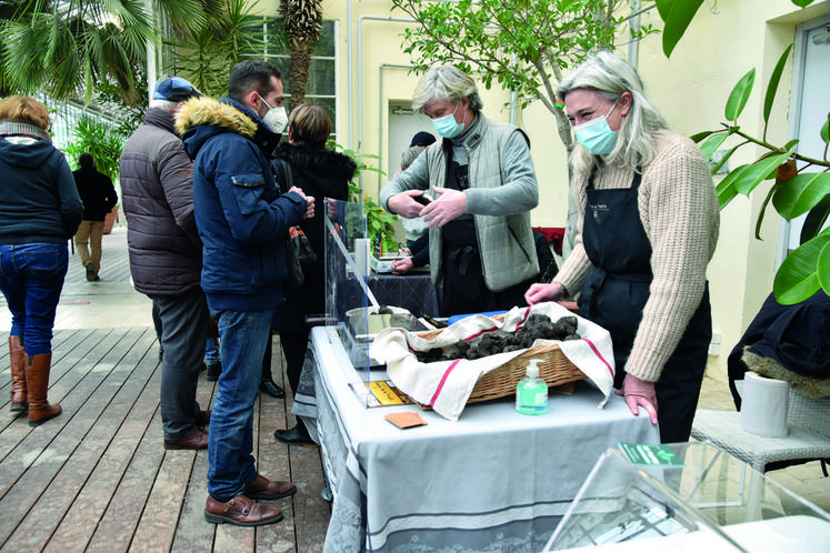 550 visiteurs sont venus samedi matin pour ce premier marché dédié et labellisé. Sur 39 kilos proposés à la vente, 19 kilos ont été vendus.