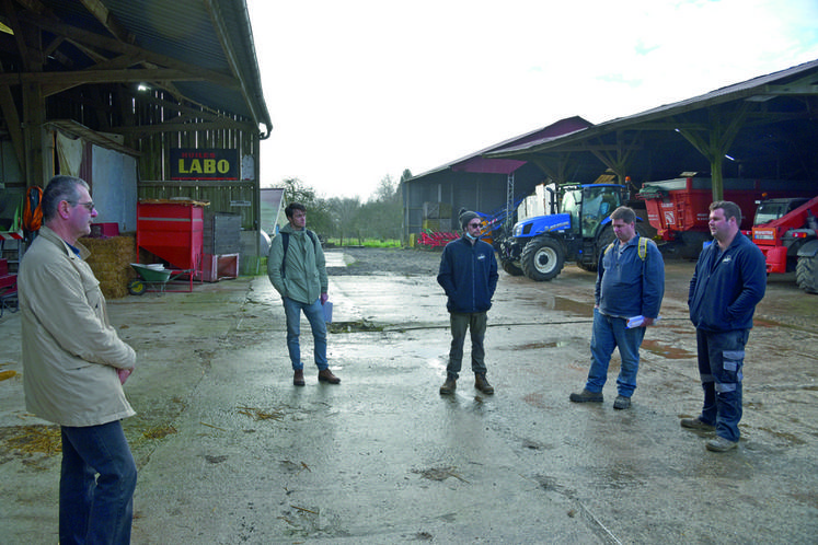 Courtacon, lundi 6 décembre. Visite de la Ferme Turiot, qui s'est diversifiée dans la production de volailles de chair avec vente en direct.