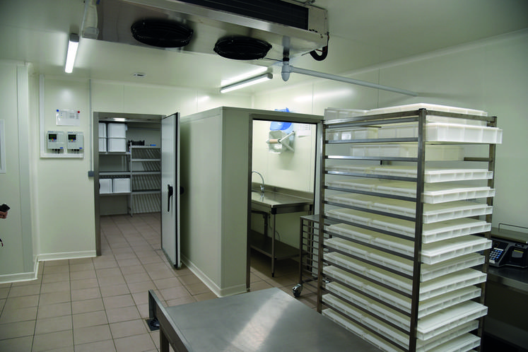 Un atelier de découpe flambant neuf. Paul Turiot s’est formé avec son beau-frère et la mère d’une amie, tous deux bouchers.