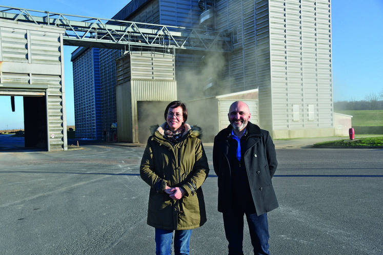 Beton-Bazoches, vendredi 14 janvier. la présidente de la coopérative agricole de Beton Bazoches, Stéphanie Bernard, et le nouveau directeur Dominique Simon.