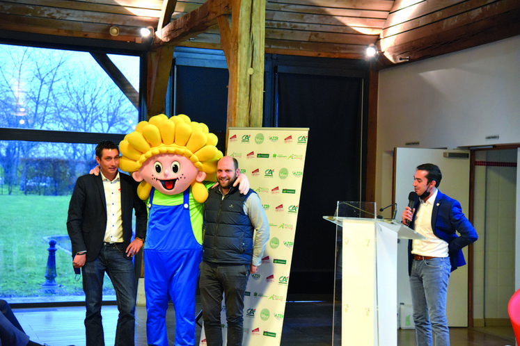 La mascotte de Jim Bataille, personnage central des Terres de Jim en Beauce organisées à Outarville du 9 au 11 septembre à Outarville a fait connaissance du public loirétain pour la première fois. 