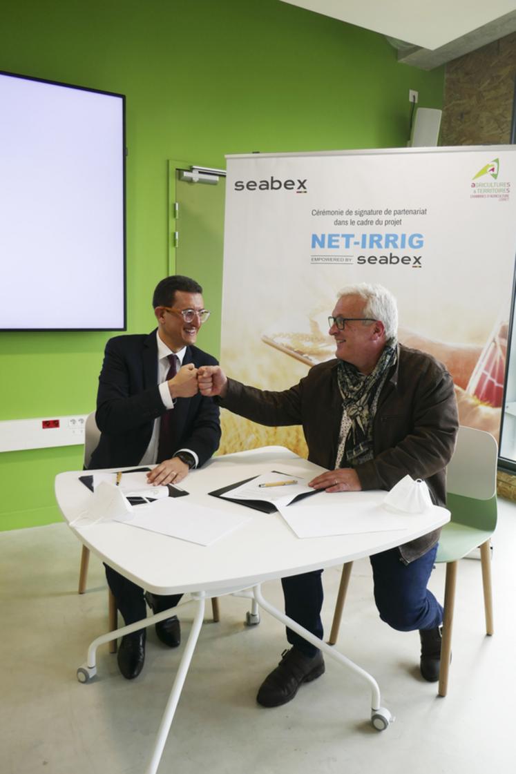 Le 4 février, à Orléans. Taher Mestiri, président de Seabex, et Jean-Marie Fortin, président de la chambre d'Agriculture, ont signé un partenariat pour la mise sur le marché de Net-Irrig by Seabex. Ce nouvel outil sera disponible en mars prochain.