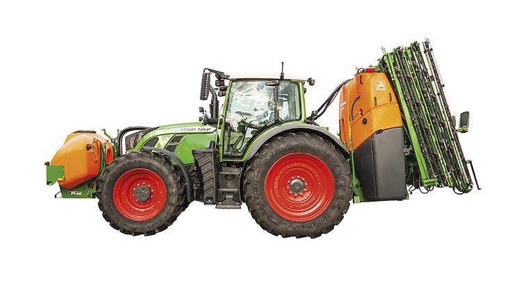 La cuve frontale d’Amazone peut contenir jusqu’à 1	500 litres. Elle répond à une demande croissante des clients d’avoir une plus grande capacité pour gagner en autonomie et en temps.