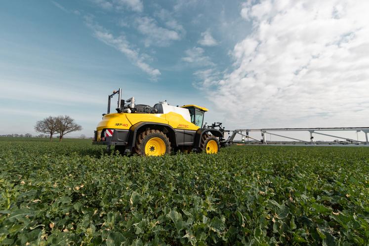 Spécialiste du pulvérisateur automoteur, Artec monte à nouveau en gamme avec le F40 Evo.