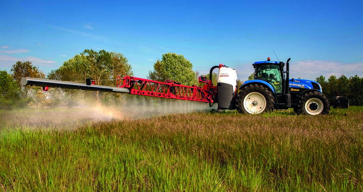 Avec le Tempo Ultra de Maschio Gaspardo, l’agriculteur peut choisir à la commande la longueur des rampes, le nombre de sections et le nombre de buses par section.