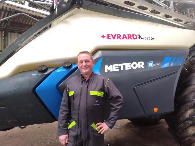 Fidèle à la marque, Antoine Leconte, éleveur laitier, vient de s’équiper du Meteor R-Activ d’Evrard.