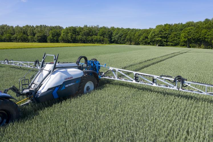 Le Meteor R-Activ est le dernier-né de la gamme Evrard. Celle-ci comprend quatre modèles de 4	200 à 7	200 litres de capacité.