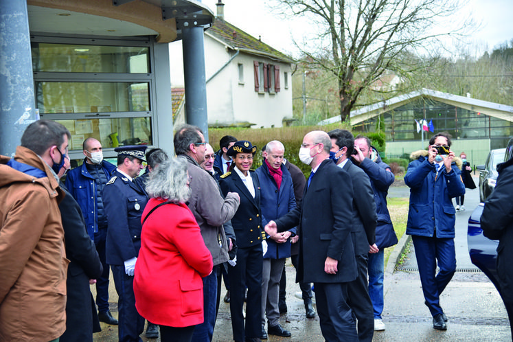 Le président du conseil d'administration, Antoine Heusèle, accueille les ministres.