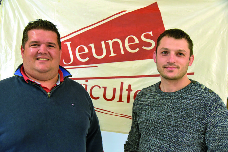 Charlin Hallouin, président sortant, et Nicolas Léger, secrétaire général de Jeunes agriculteurs de Loir-et-Cher.