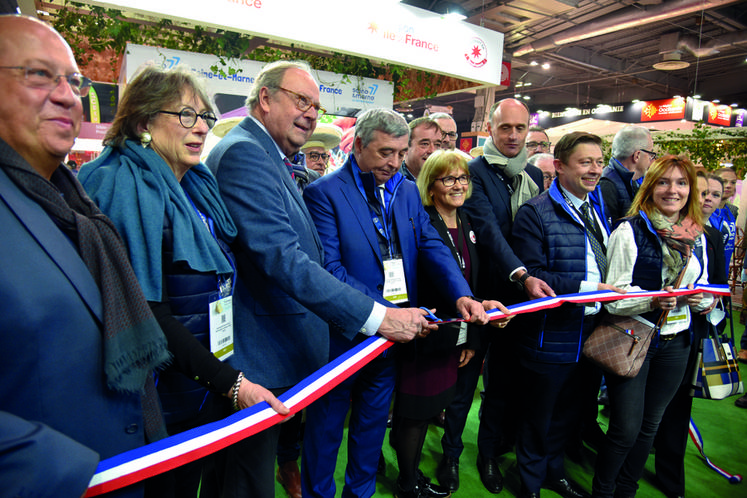 Inauguration officiel du stand du Département.