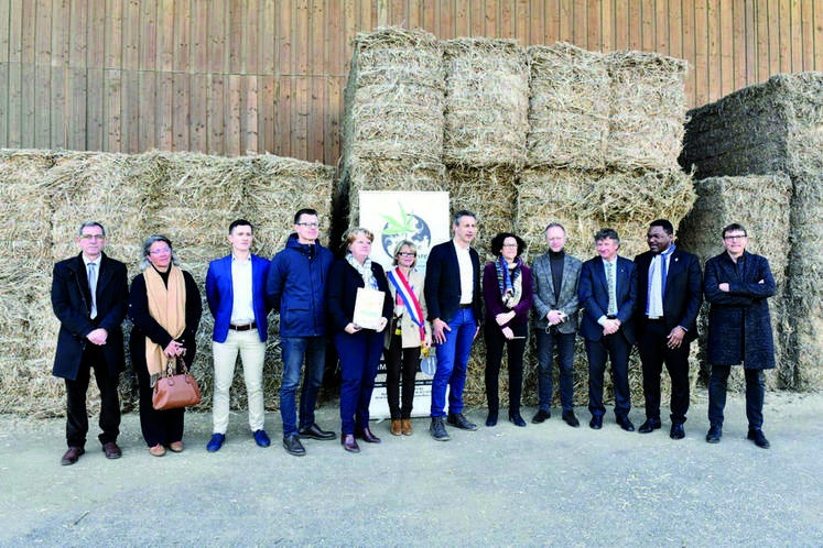 Aulnoy, vendredi 4 mars. Emmanuelle Wargon a effectué une visite présentant la filière chanvre de A à Z (de la plante à la construction).