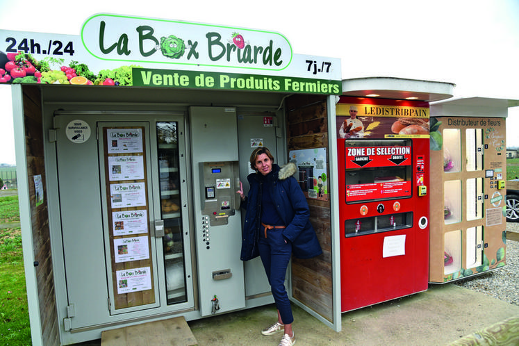 Nesles-Lumigny-Ormeaux, le 10 février. Sur cette parcelle où Élodie Guichard a fait construire la dalle et installer l’électricité, se trouve l’un des deux premiers distributeurs de La Box briarde. Le distributeur, composé de 93 casiers sur 6 niveaux, a été rejoint par des distributeurs de pain et de fleurs.